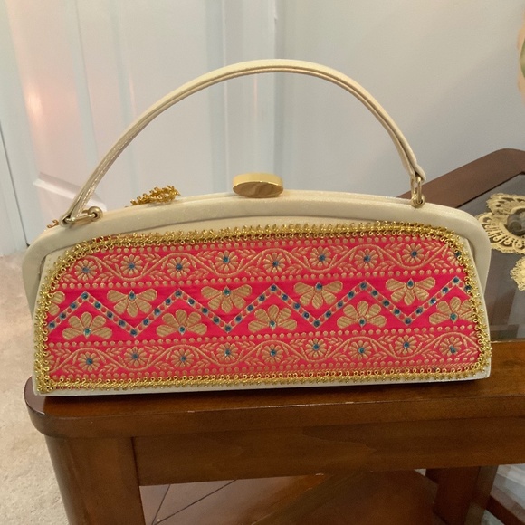 Embroidered Sequin Gold Bow Handmade Elegant Purse - Picture 5 of 12